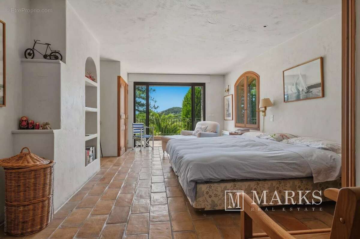 Maison à EZE