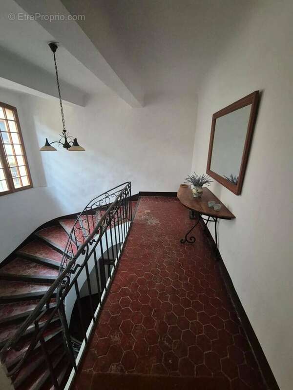 Appartement à COTIGNAC