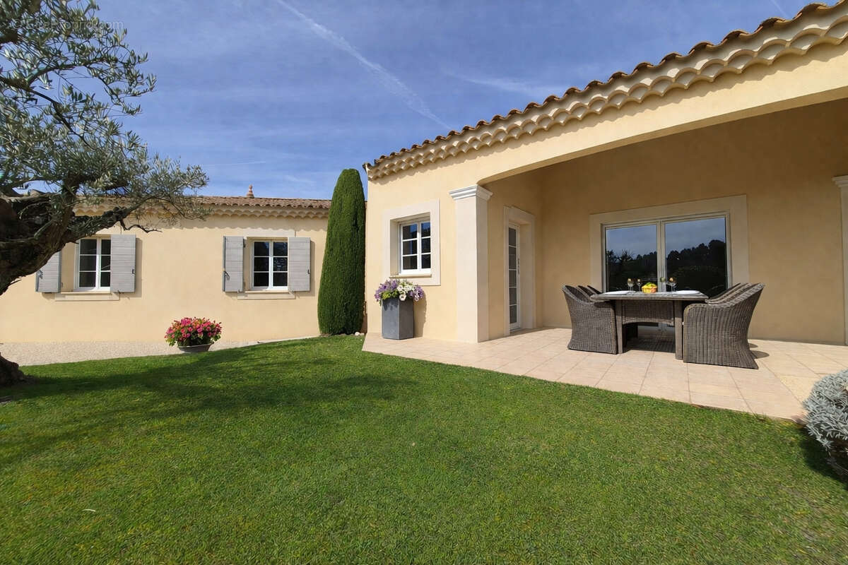 Maison à SAINT-SATURNIN-LES-AVIGNON