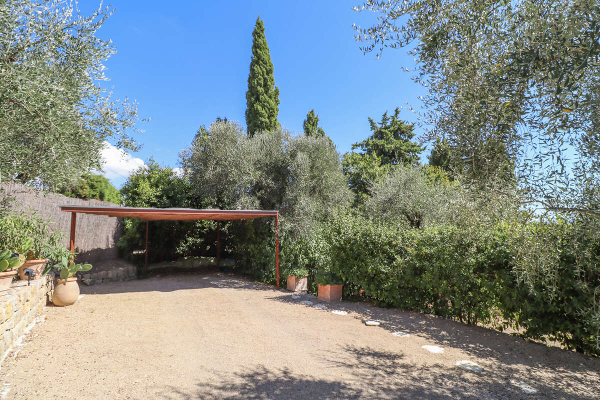 Maison à CHATEAUNEUF-GRASSE