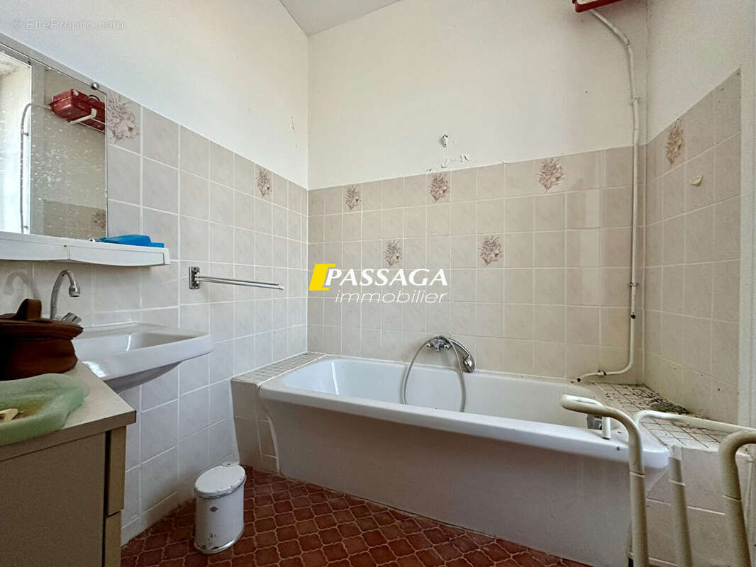 A VENDRE - Ensemble immobilier et terrain attenant - LE MEJANEL - photo 14