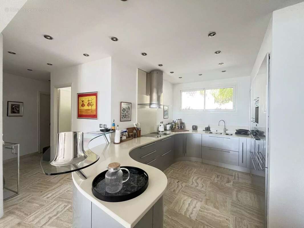 Appartement à EZE