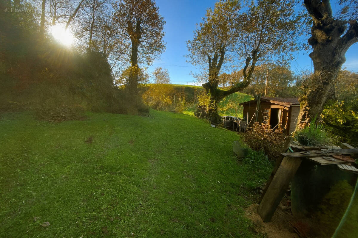 Terrain à AYHERRE