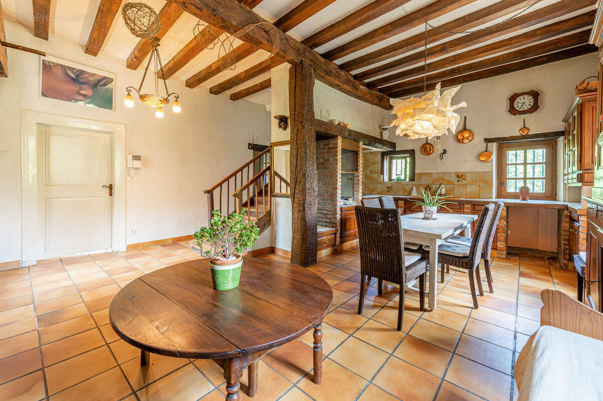 Maison à vendre 6 pièces SONNAZ (73) - Hameau de Montagny avec parc arboré de 2600 M² - photo 7