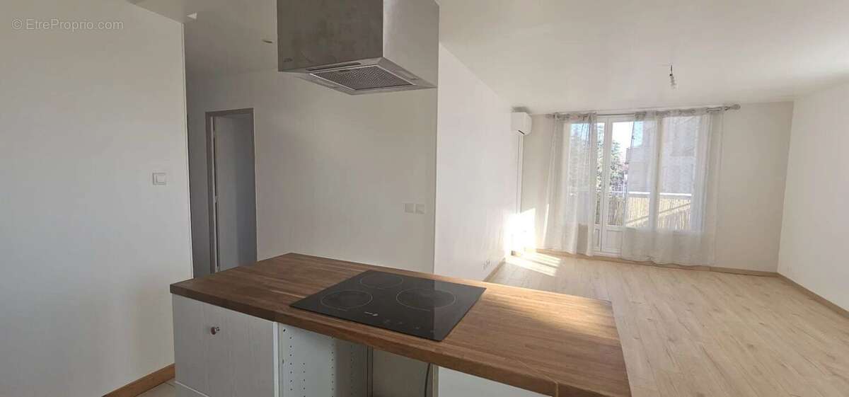 Appartement à LE CANNET-DES-MAURES