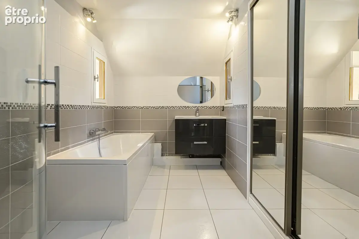 Maison contemporaine et familiale de 246m2  habitable sur un terrain de 1114m2 - photo 15