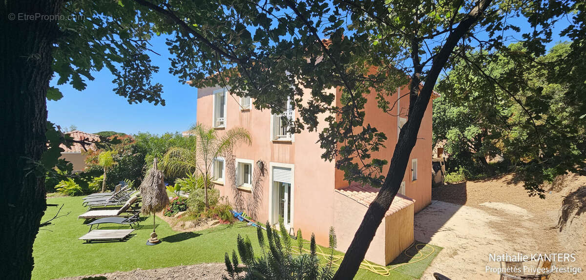 Maison Six Fours Les Plages 7 pièce(s) 200 m2 - photo 4