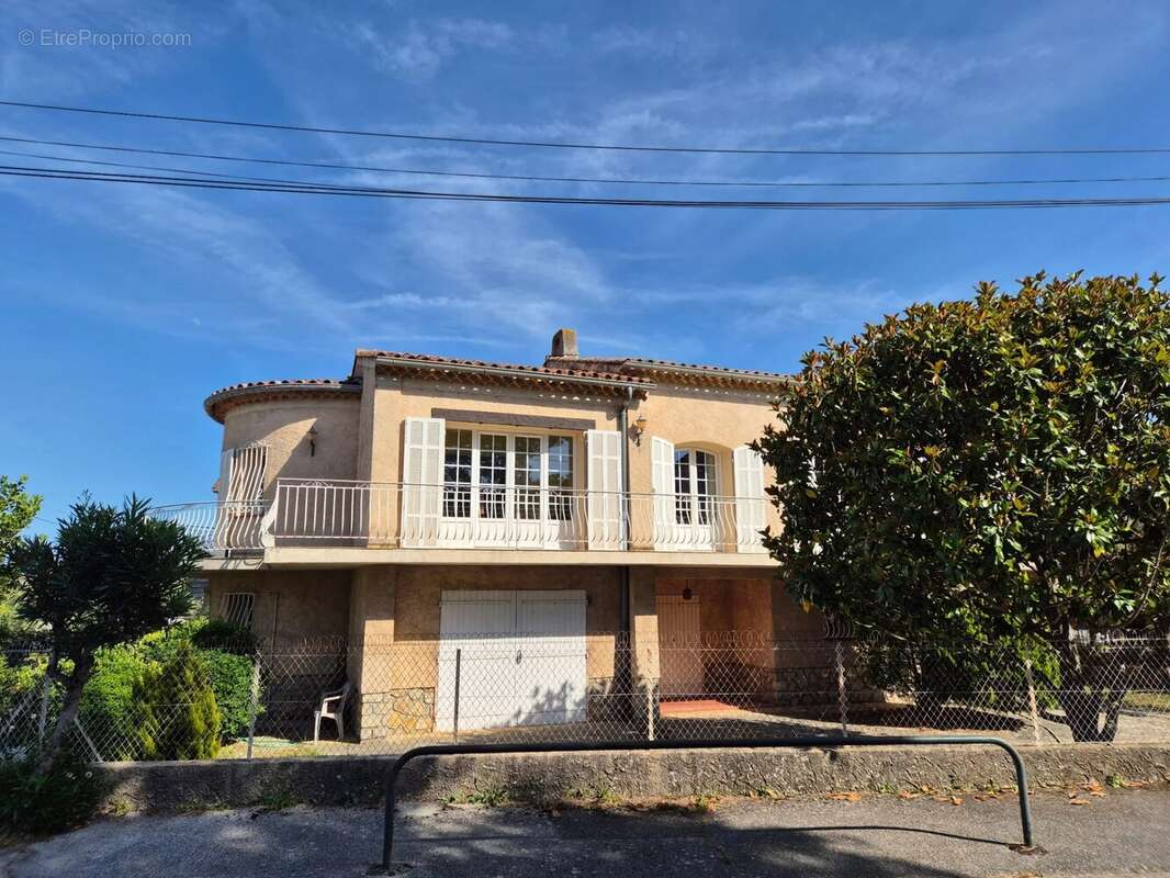 Maison à CUERS