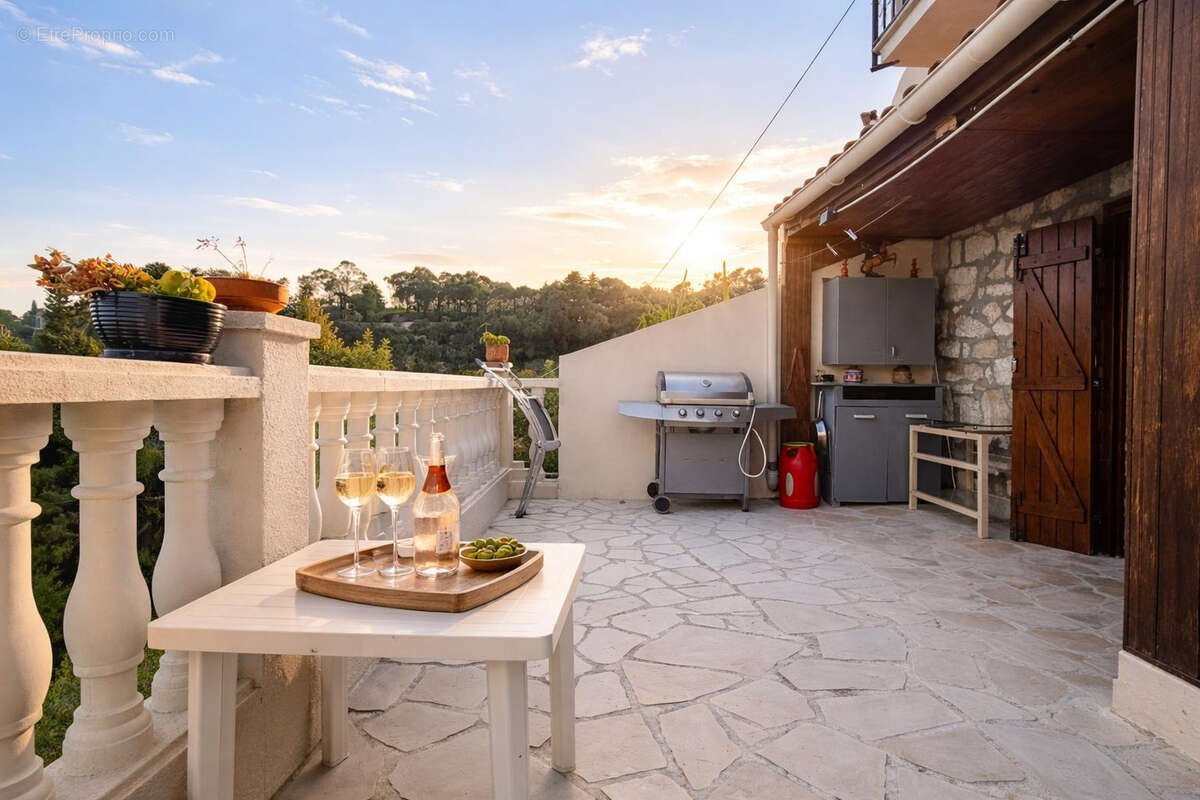 Appartement à EZE