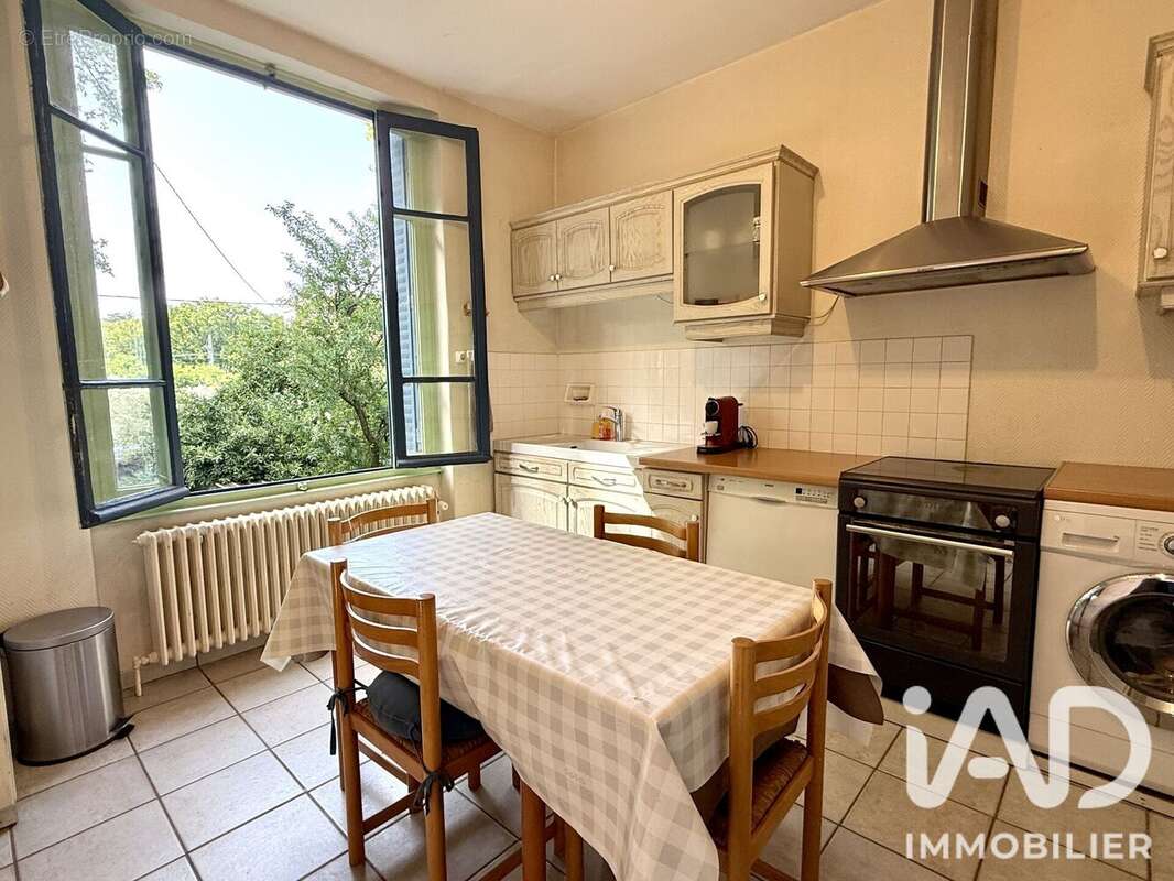 Maison 104 m² à Tassin-La-Demi-Lune  - photo 4