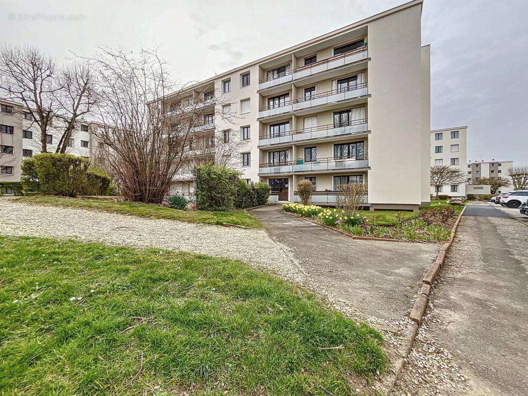 Appartement à BOIS-D'ARCY