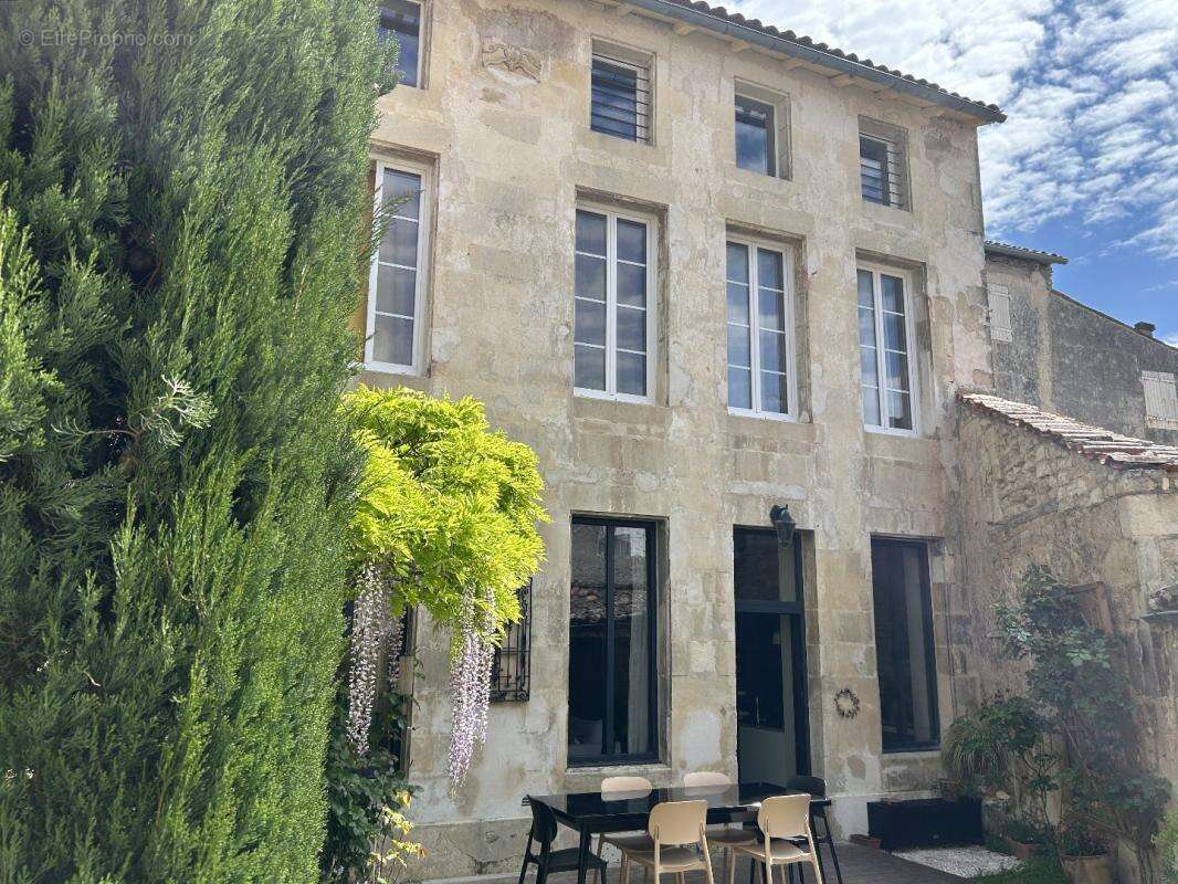 Maison à SAINT-JEAN-D'ANGELY