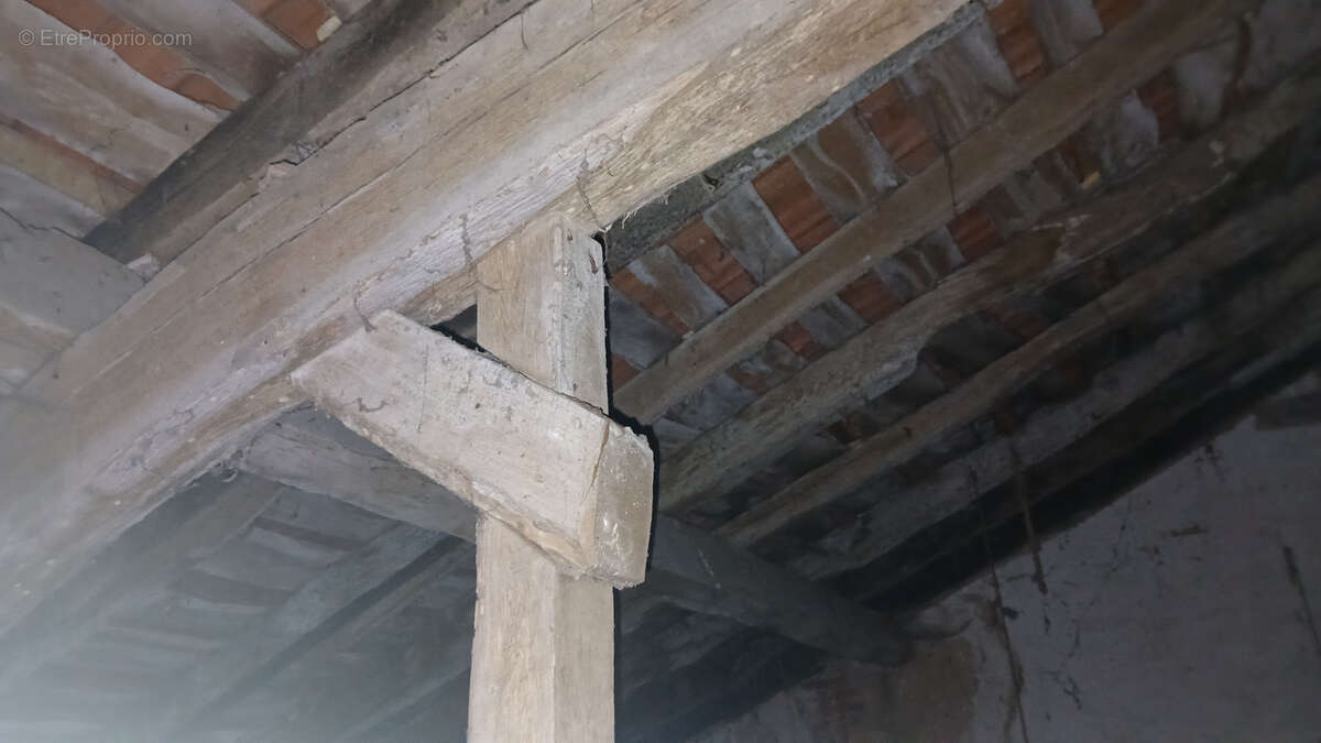 Maison à MONTMOREAU-SAINT-CYBARD