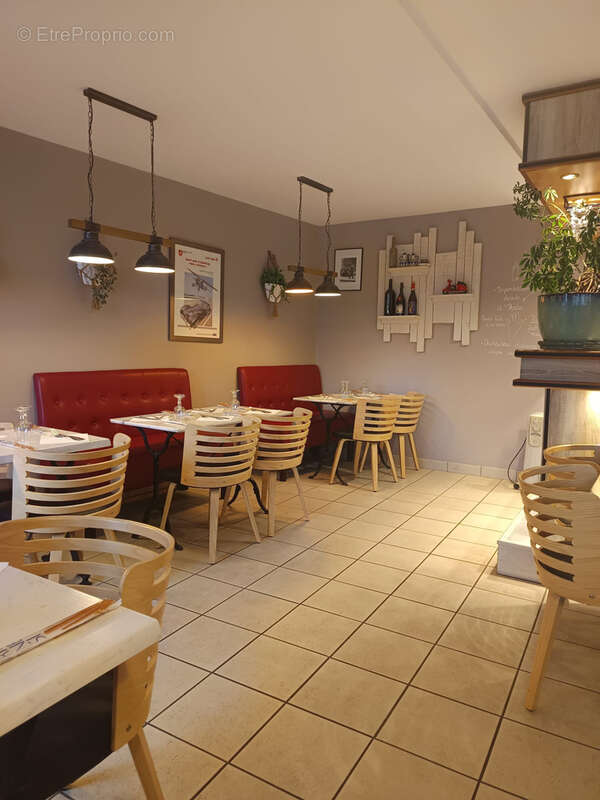 Commerce à SAINT-ARNOULT-EN-YVELINES