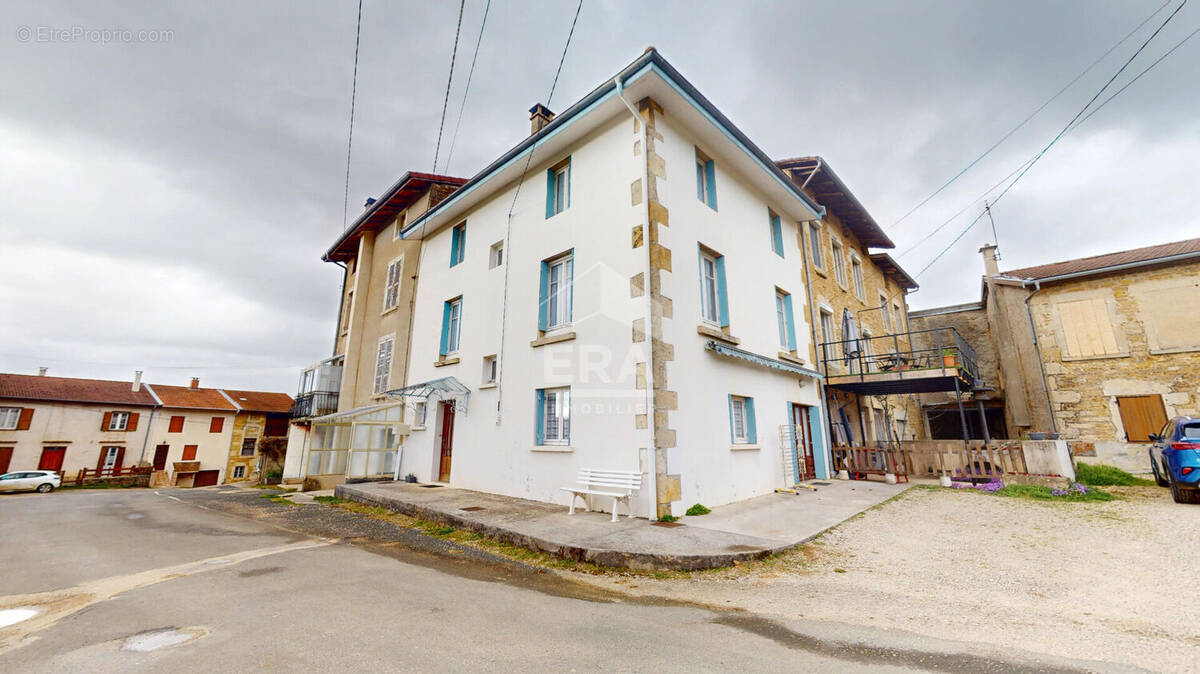Maison à JUJURIEUX