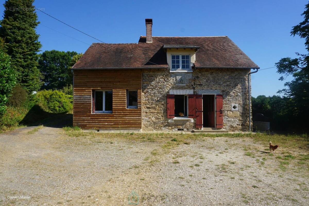Maison à SAINT-SAUD-LACOUSSIERE