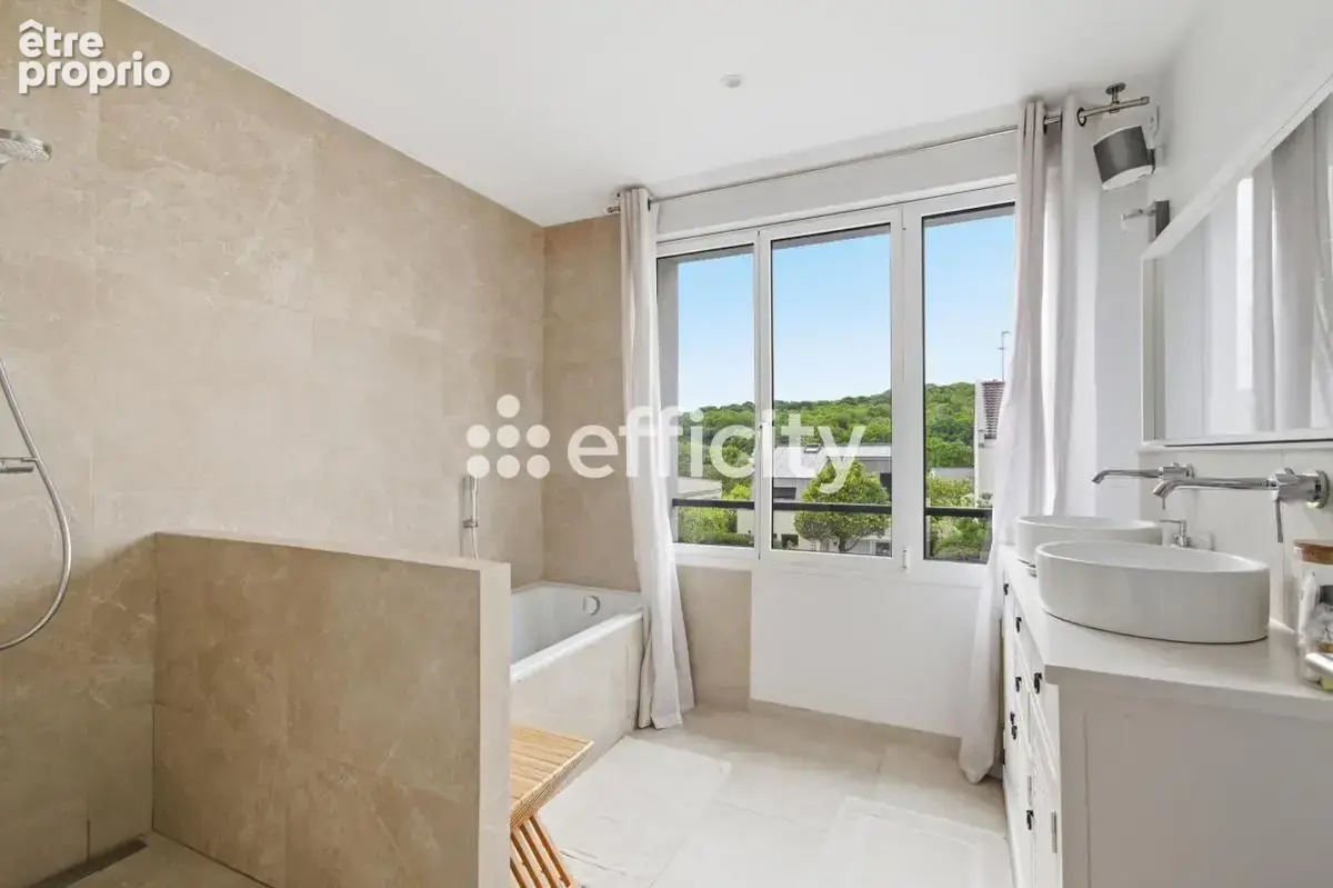 Maison 151 m² à La Celle-Saint-Cloud  - photo 13