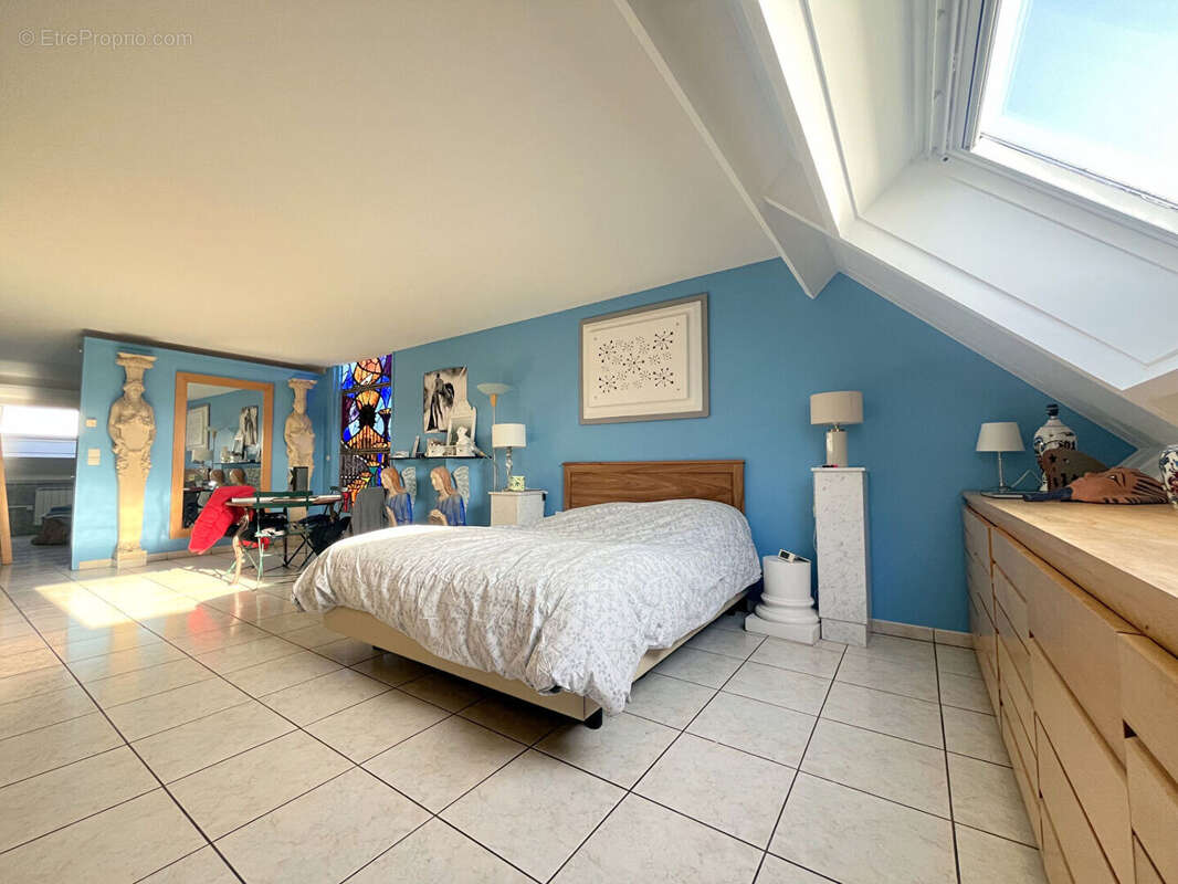 LA DRENNE : Propriété d'exception avec deux habitations, dépendance et terrain de 1,5 hectares - photo 9