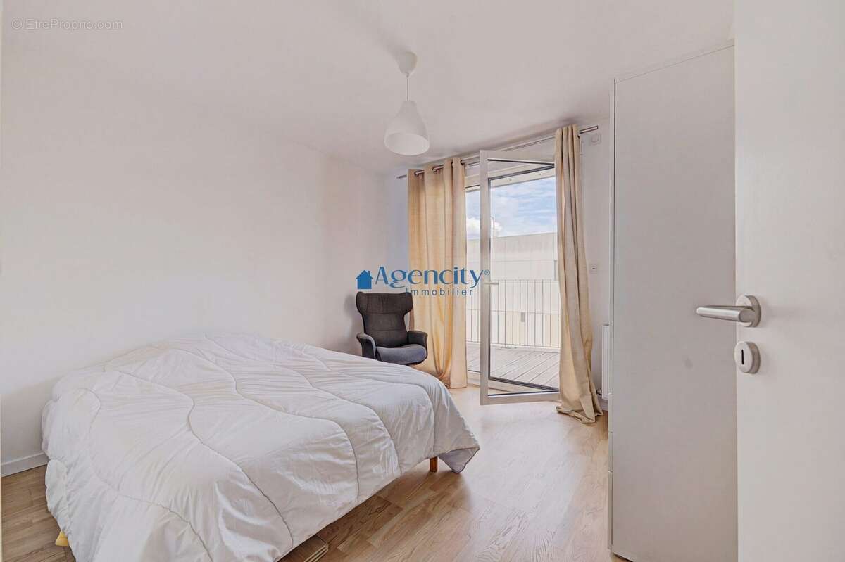 chambre  - Appartement à NOISY-LE-GRAND