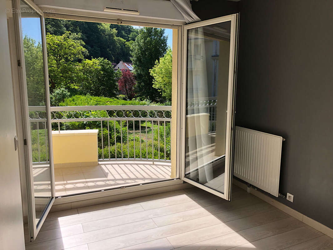 Appartement à BUC