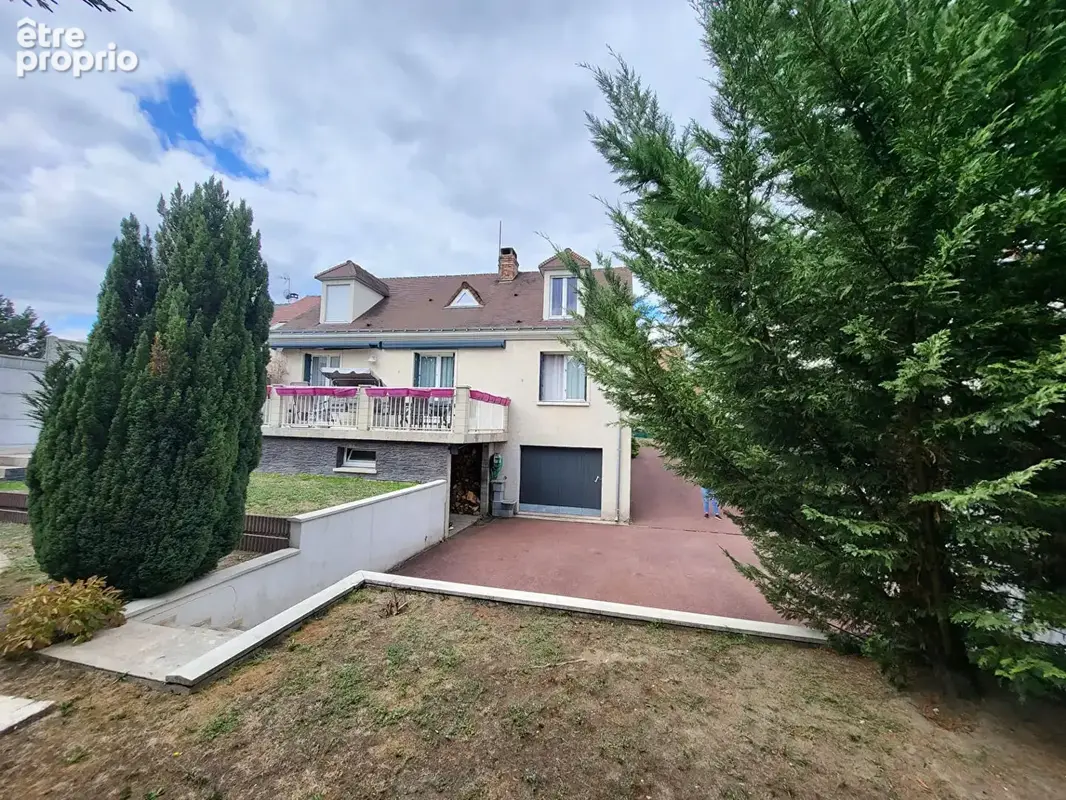 Photo Maison à Montmagny au prix de 465 000€