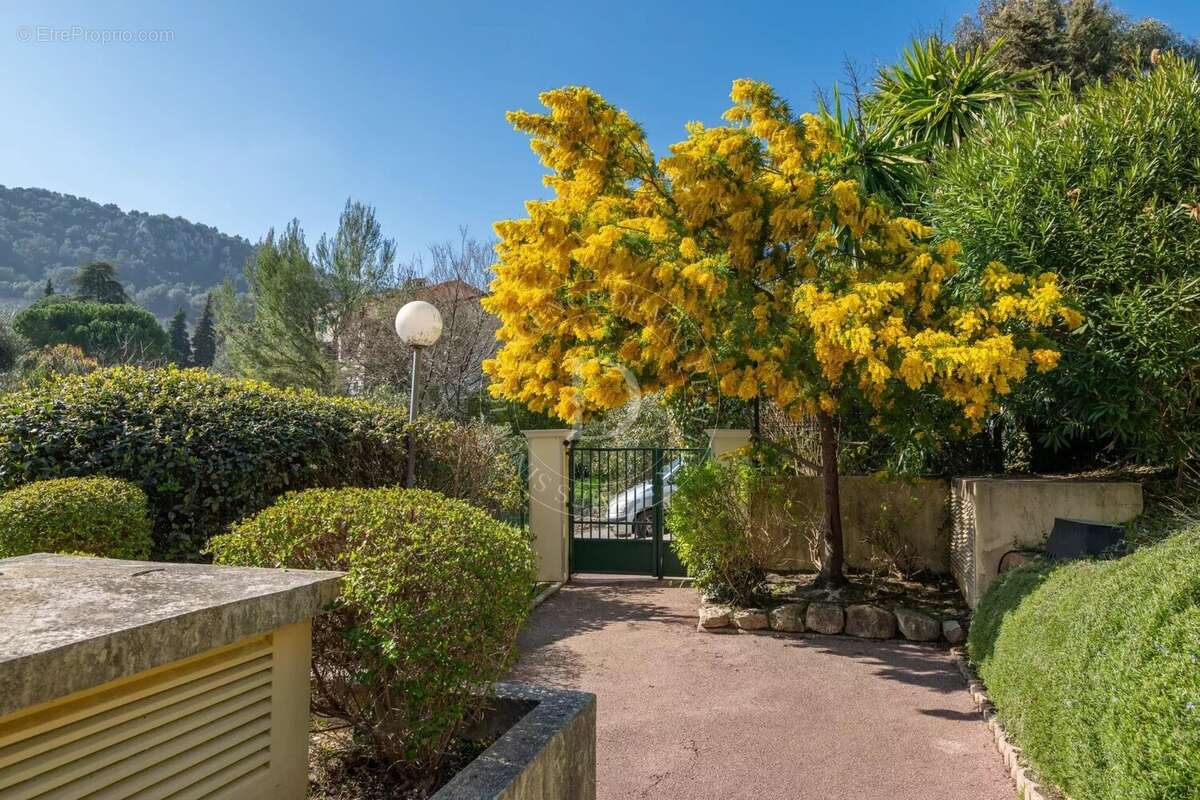 Appartement à EZE