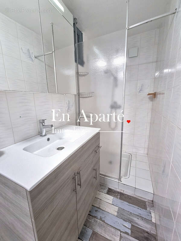 Appartement à DONVILLE-LES-BAINS