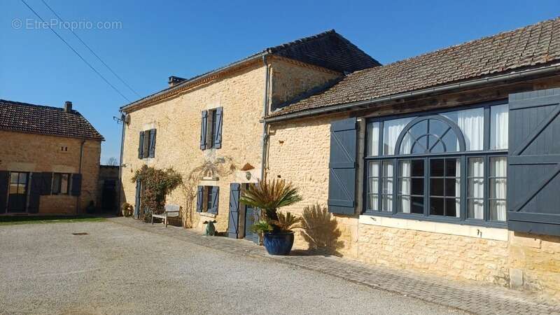 Maison à SAINTE-ALVERE