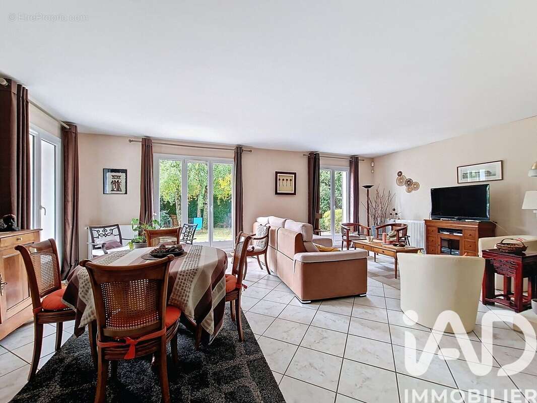 Maison 235 m² à Gometz-La-Ville  - photo 3