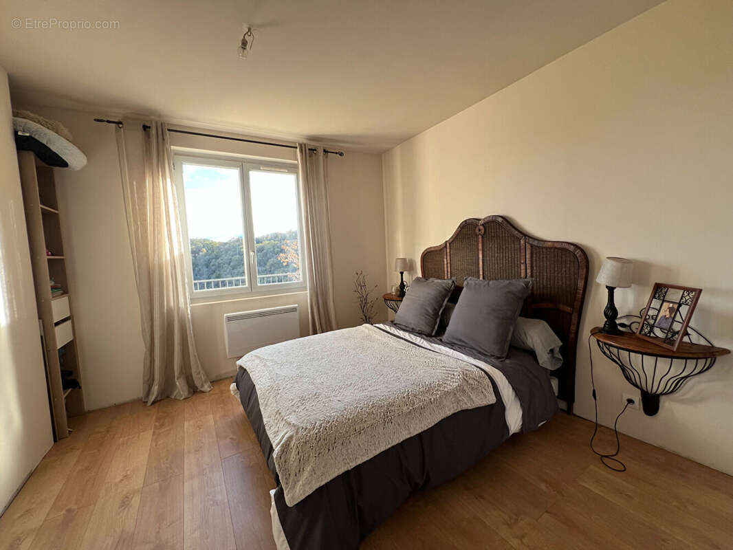 Maison entièrement restaurée avec vue exceptionnelle sur les hauteurs. - photo 14