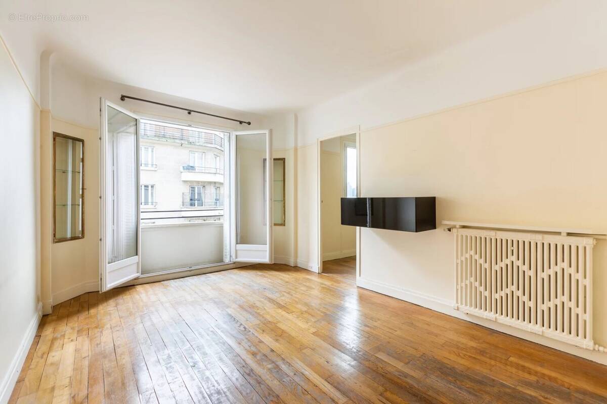 Appartement à PARIS-17E