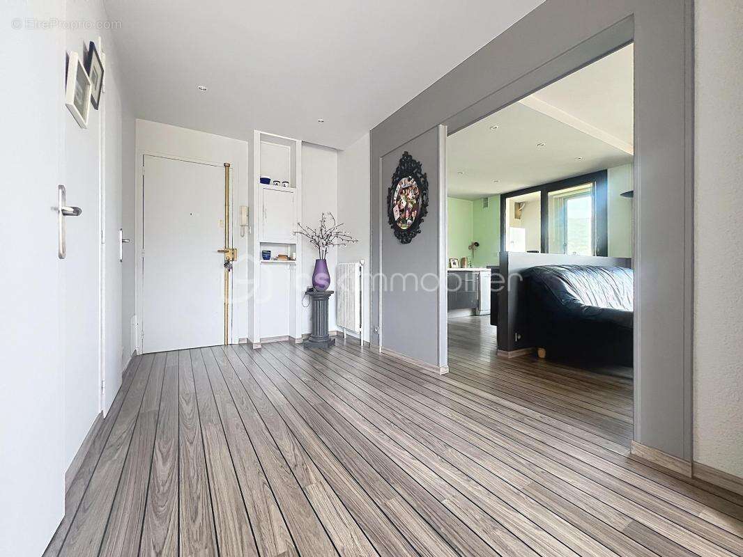 Appartement à SAINT-MARTIN-D'HERES