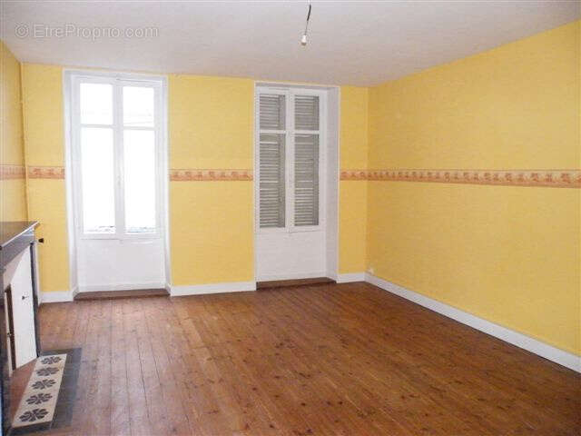 Maison à BARBEZIEUX-SAINT-HILAIRE