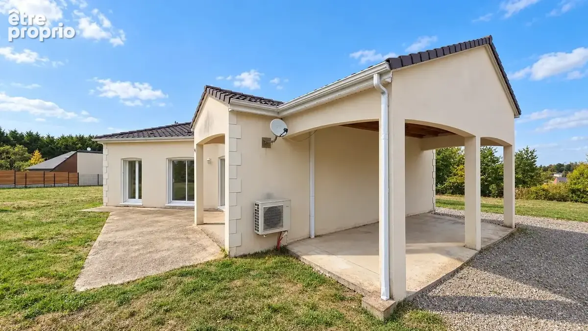 Plain-pied de 2010 - 115 m² - 3 chambres - 3 300 m² de terrain - photo 2