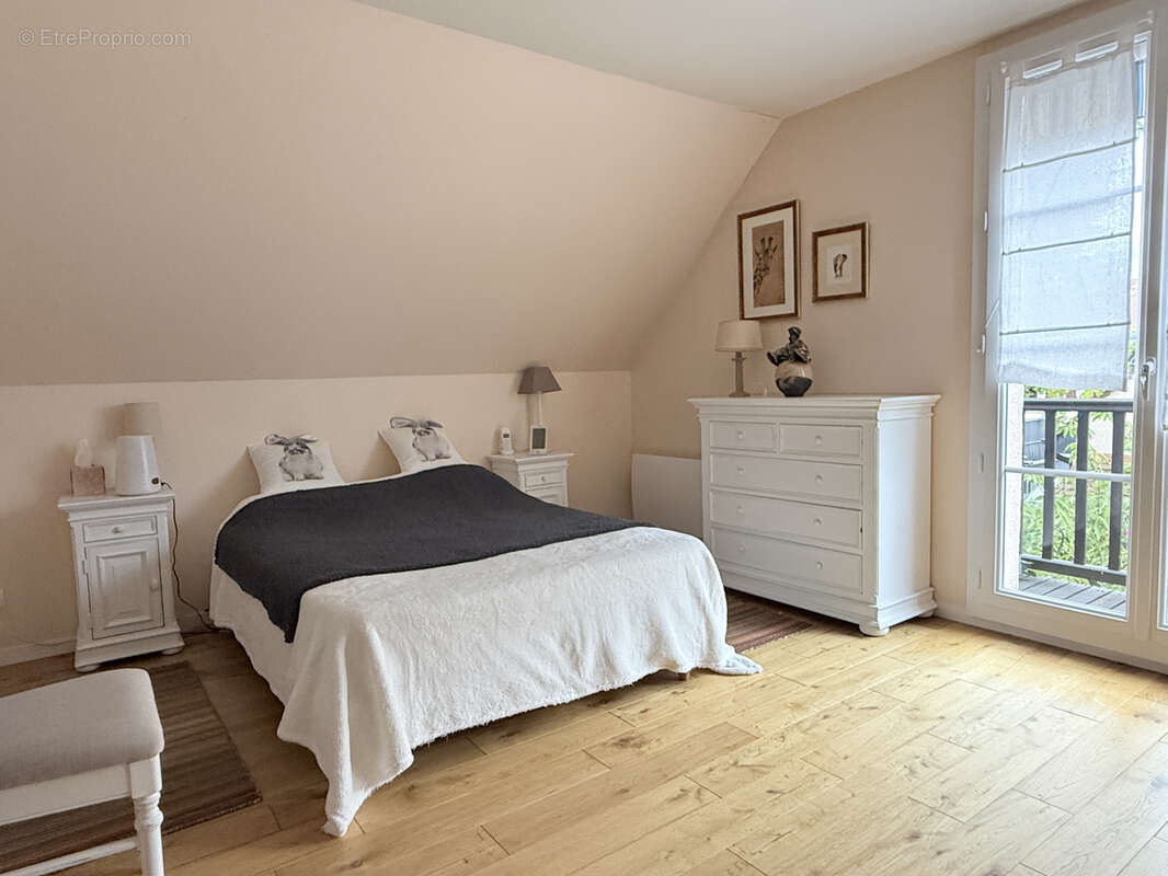 Maison à MORAINVILLIERS