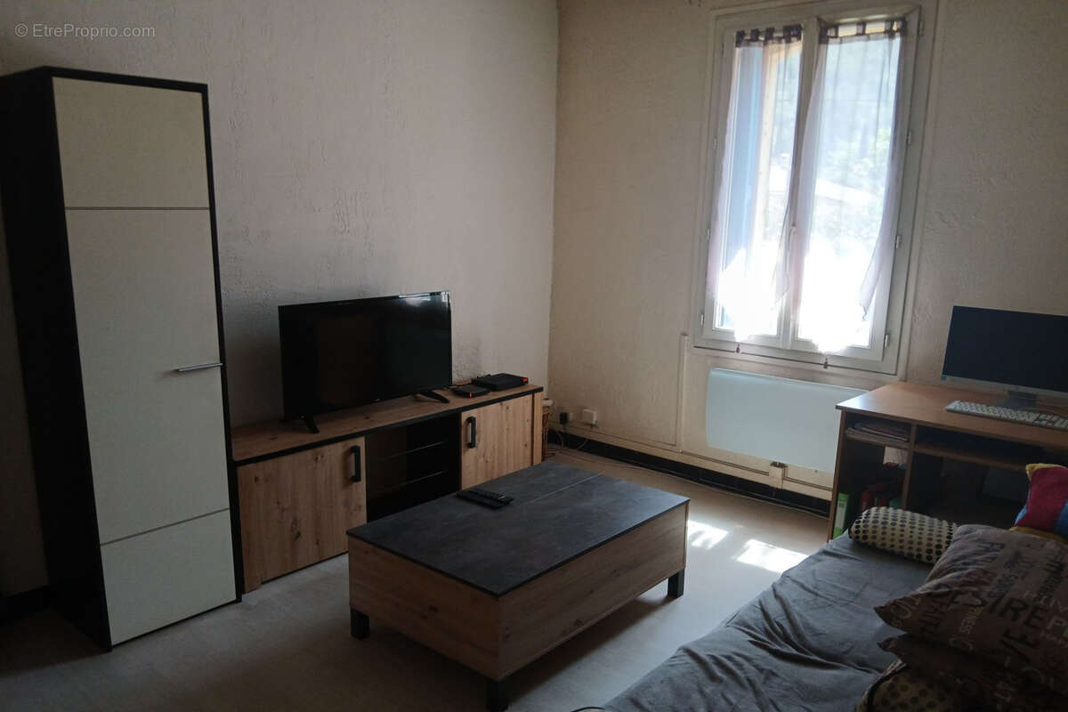 Appartement à REYNES