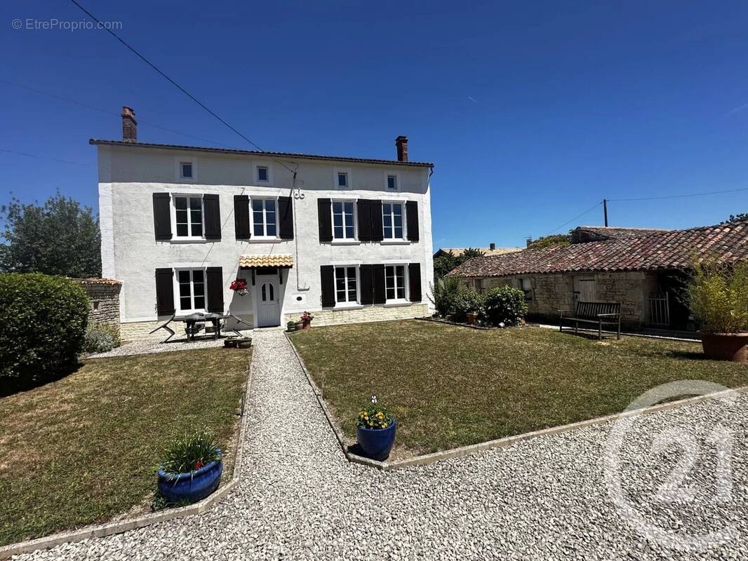Maison à LOUBILLE