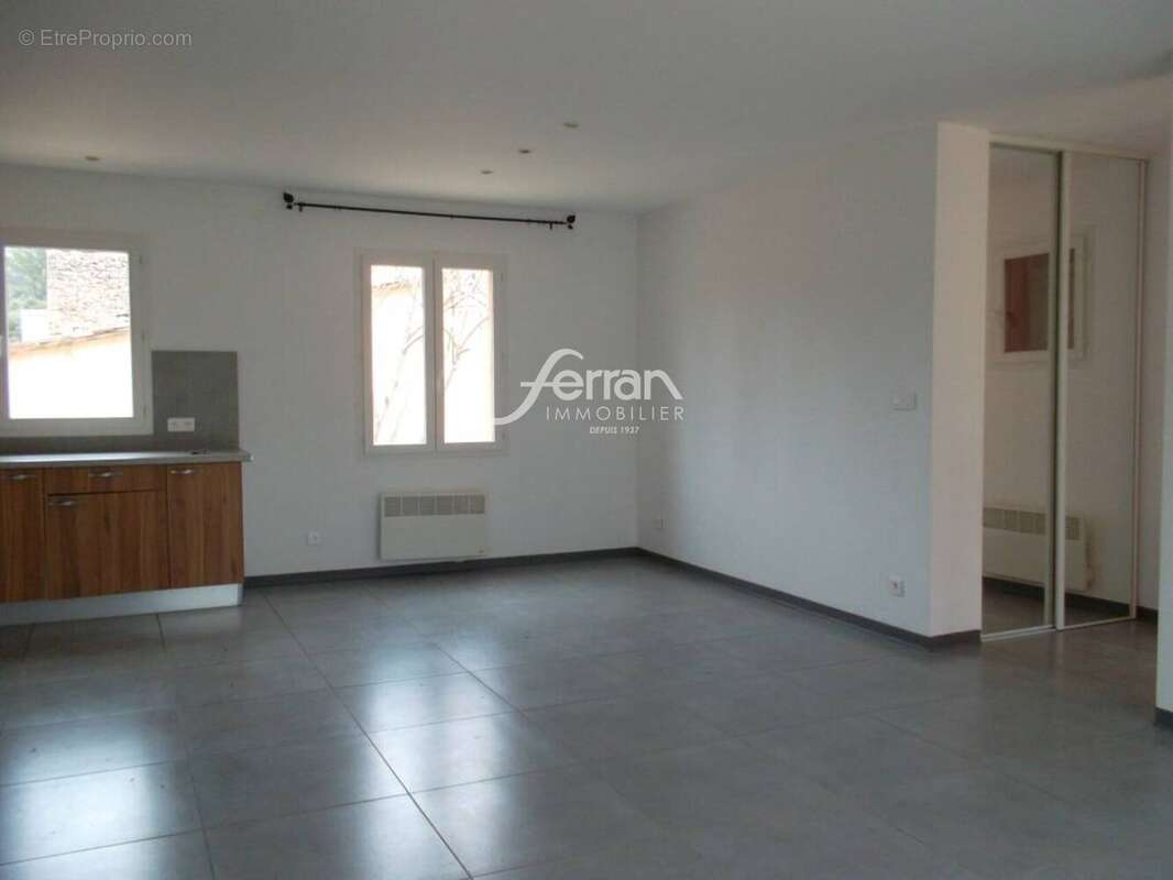 Maison à VILLECROZE