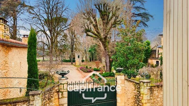 Commerce à SAUVETERRE-LA-LEMANCE