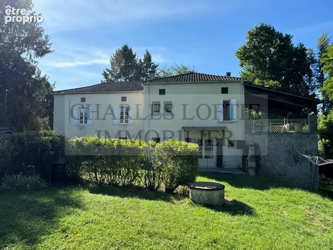 Maison familiale avec garage, piscine et accès à la rivière sur près de 7000 m² de terrain, proche de Prayssac. - photo 2