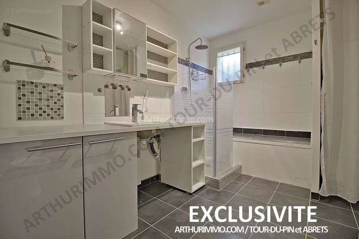 Maison à LA TOUR-DU-PIN