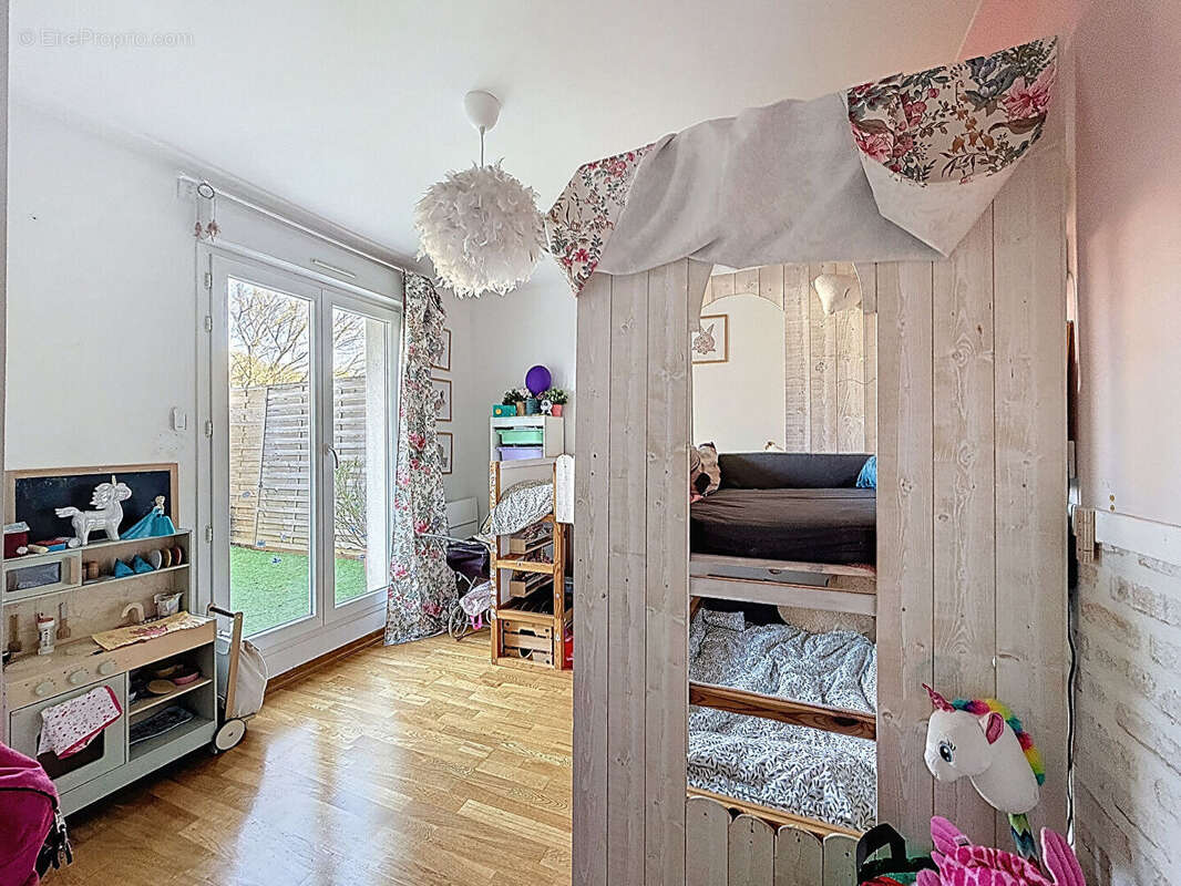 Appartement à VILLIEU-LOYES-MOLLON