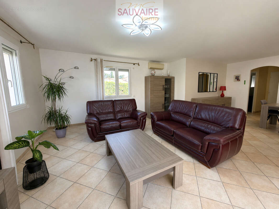 Villa 4 faces de plain-pied avec 3 chambres et garage - photo 7