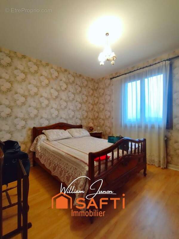 Photo 8 - Maison à SAINT-JUST-MALMONT