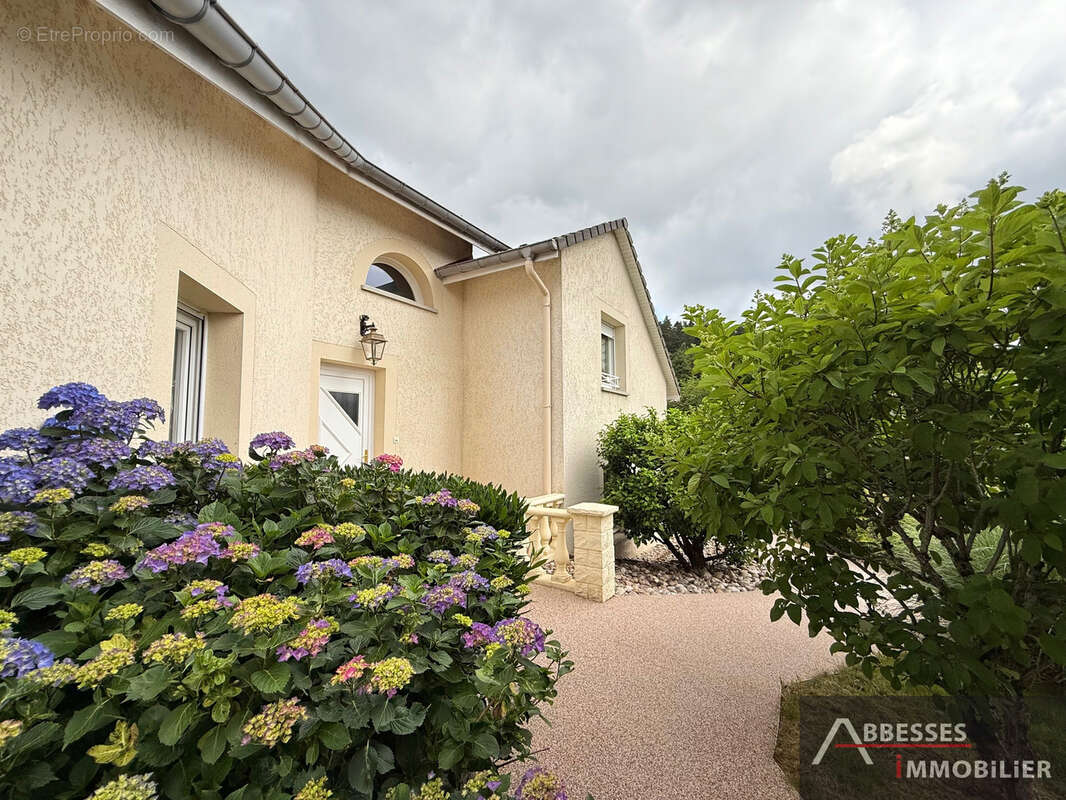SAINT -AME : Pavillon individuel avec 4 chambres dans un environnement calme avec piscine - photo 20