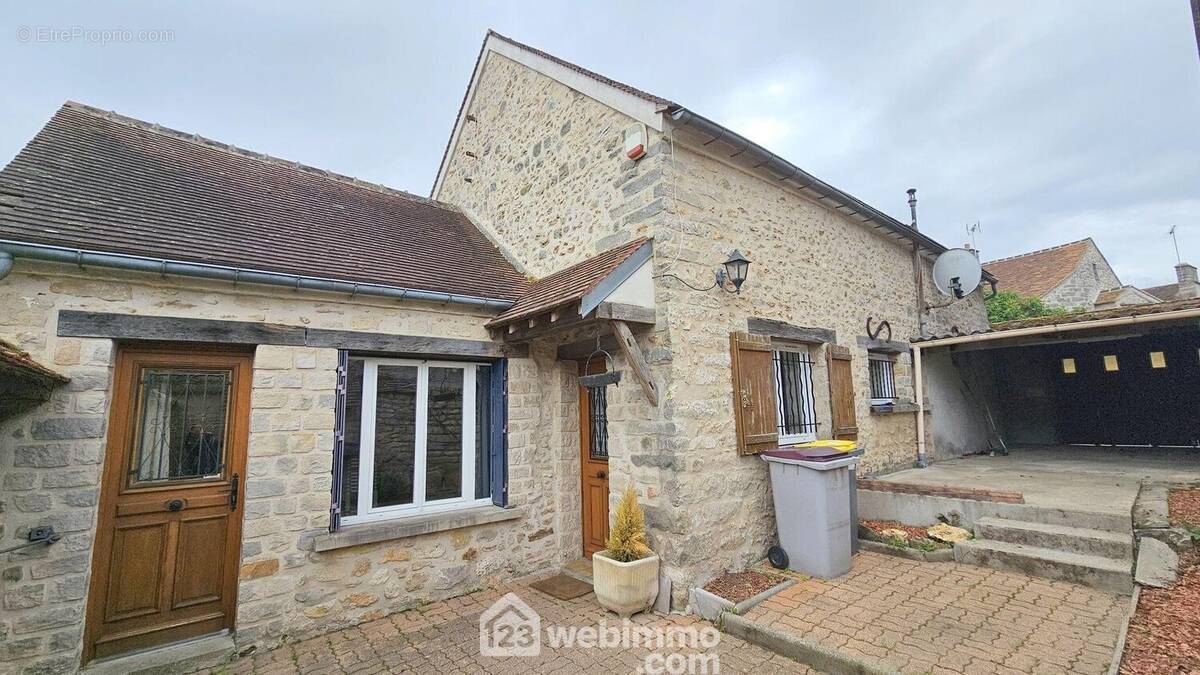 Venez découvrir cette maison en pierre de 118 m². - Maison à MOIGNY-SUR-ECOLE