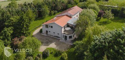 Maison à LA TOUR-DE-SALVAGNY