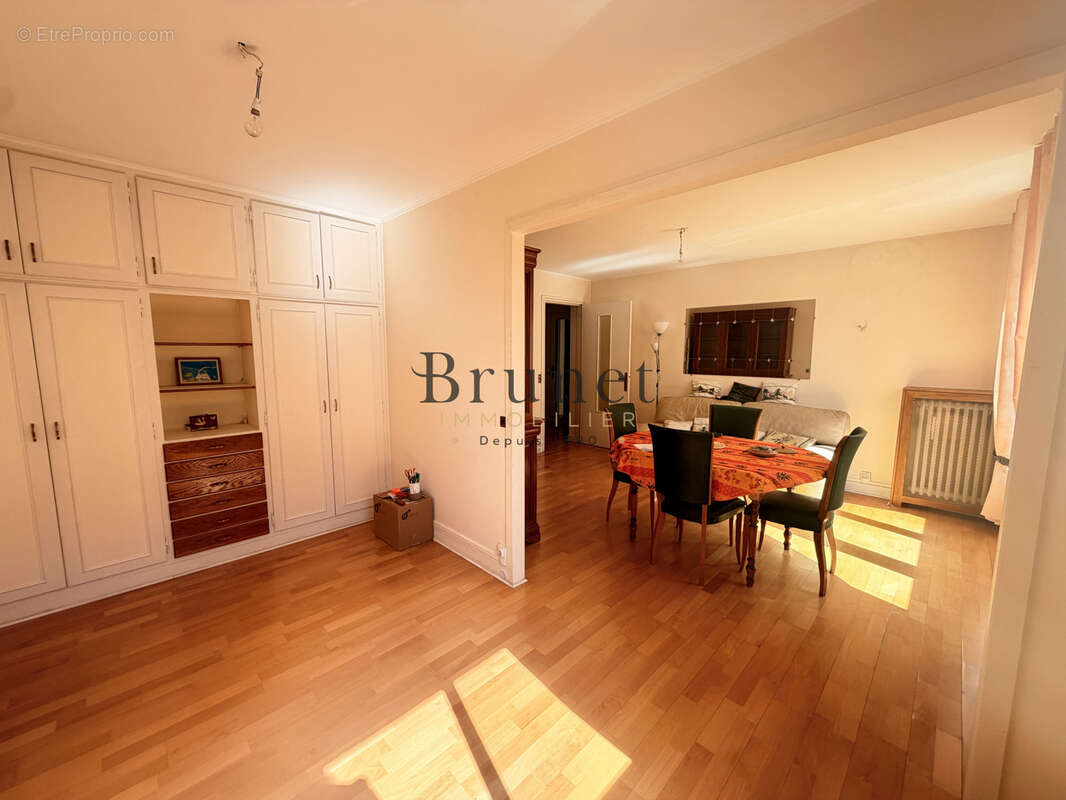 Appartement à SAINT-MAUR-DES-FOSSES