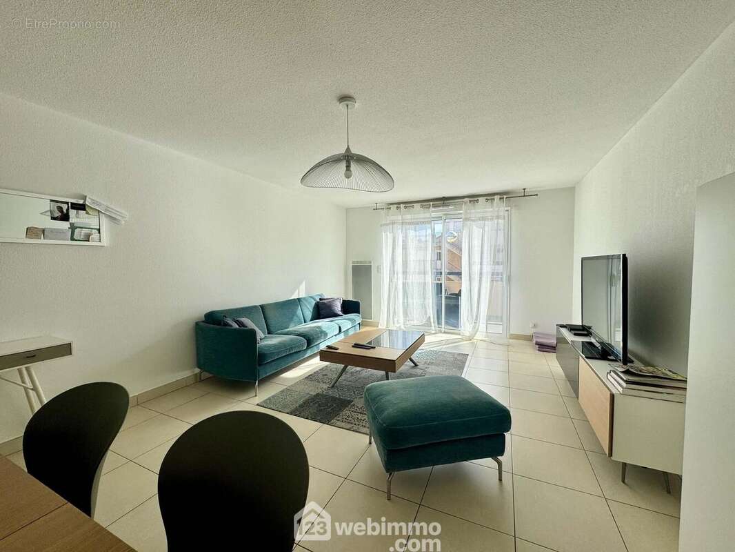 Salon lumineux avec terrasse - Appartement à CALVI