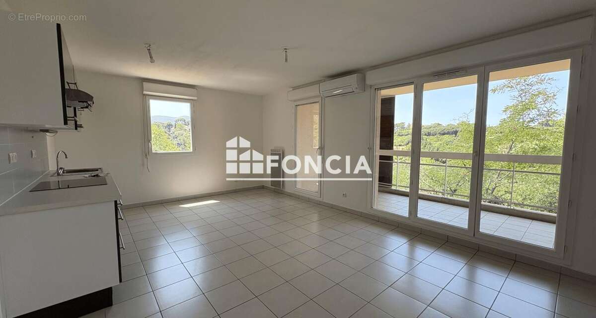 Rare Dernier étage T3 13012 Terrasse - photo 3